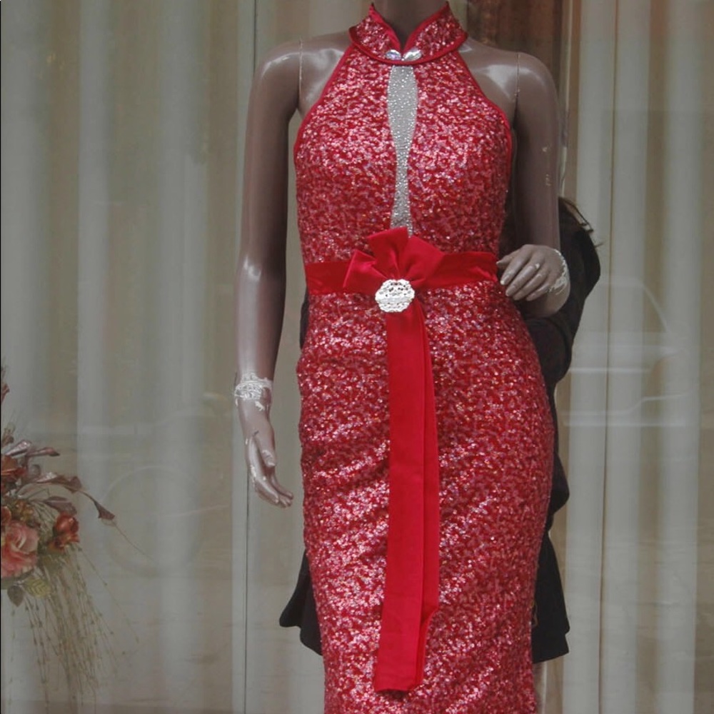 - Evening dress : pageant dress